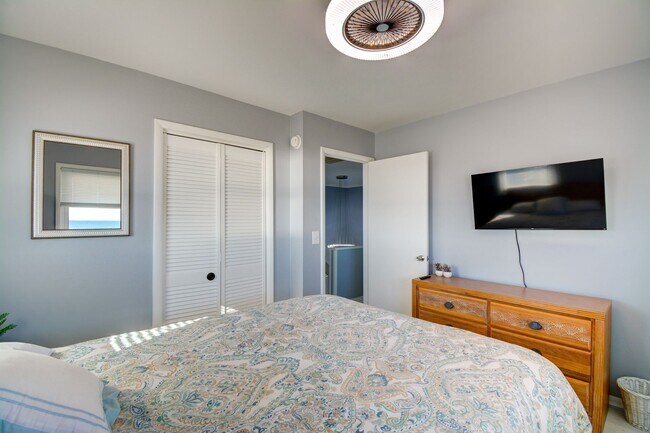 Building Photo - Off Season Rental **Oceanfront, Pet Friend...