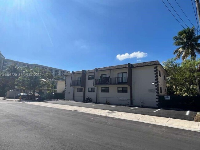 Building Photo - 1484 NW 15th Ave