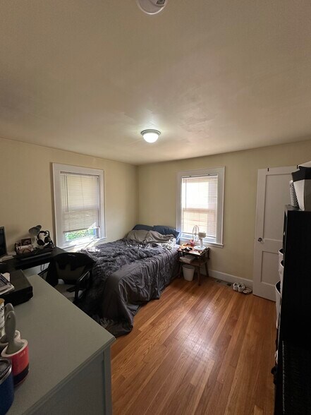 Building Photo - 136 W Squantum St