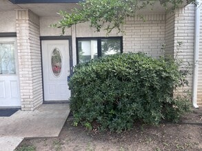 Building Photo - 1307 Kinney Ave