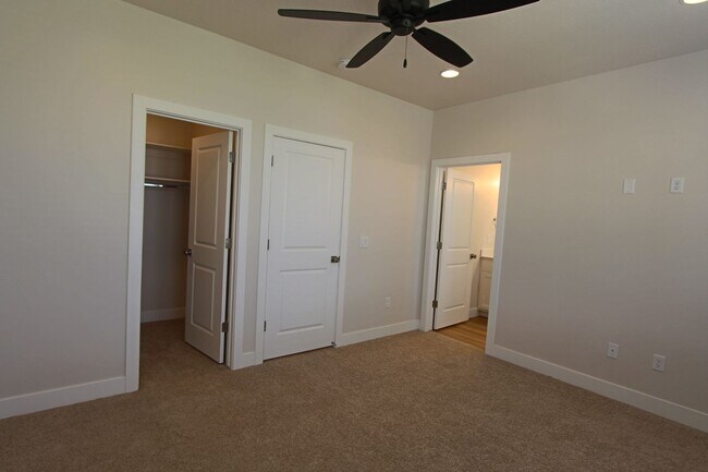 Building Photo - Brand New - Never Lived In!  (Location, Location Location)