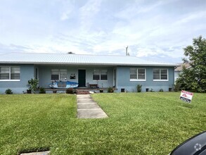 Building Photo - 416 Arricola Ave