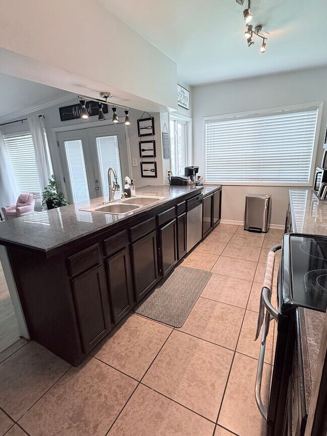 Building Photo - Northeast El Paso 3Bed/2Bath Refrig A/C