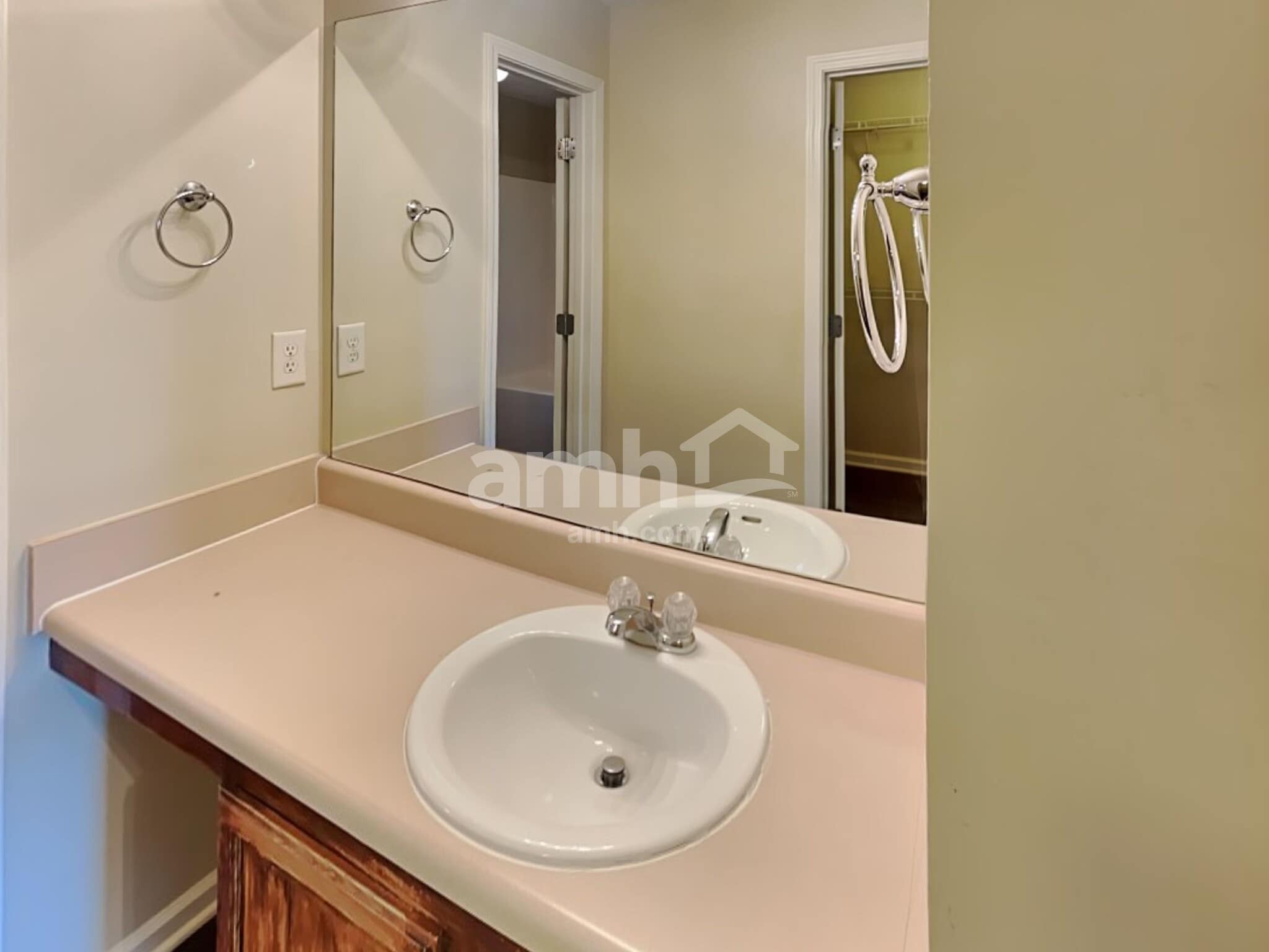 Building Photo - 1509 Locomotive Dr NE