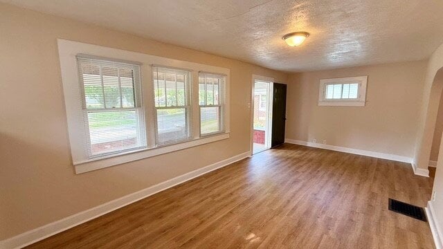 Building Photo - EAST SIDE FULLY RENOVATED 2 BEDROOM BUNGALOW AVAILABLE NOW!