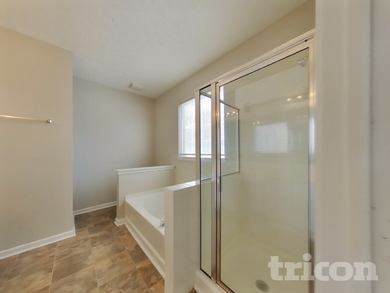 Building Photo - 1427 Wilshire Way