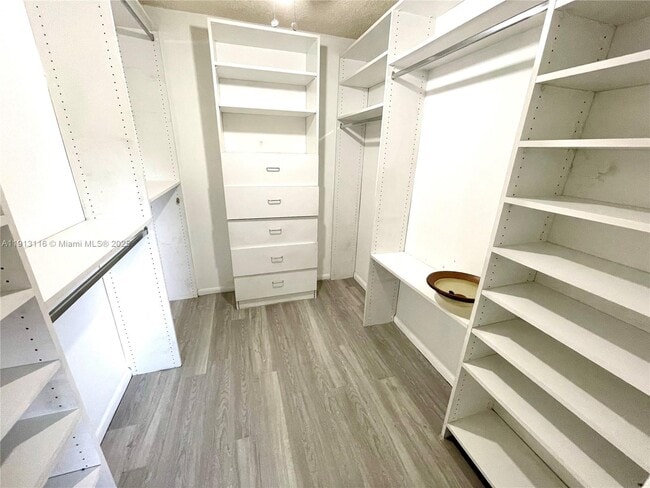 Building Photo - 10001 NW 11th Manor