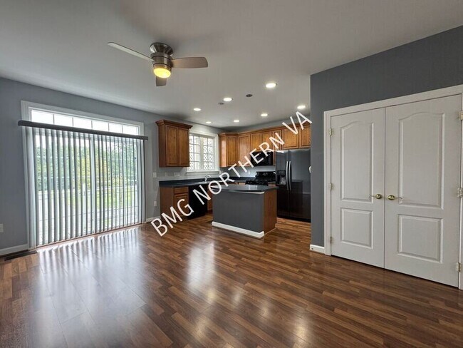 Building Photo - 10673 General Kirkland Dr