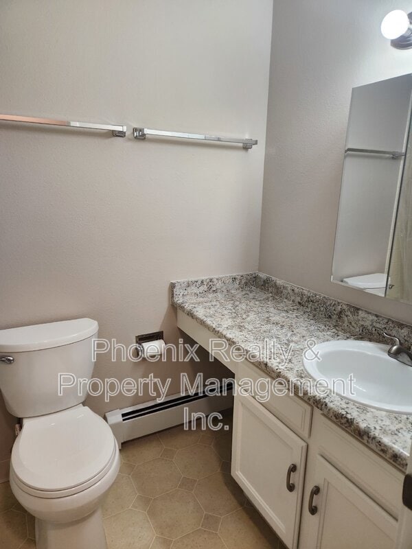 Building Photo - 2800 Kalmia Ave