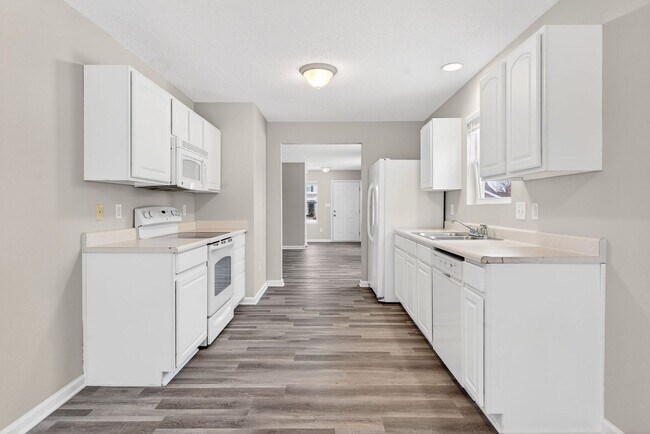 Building Photo - Gorgeous 3 Bed 2 Bath in Quiet Neighborhood!