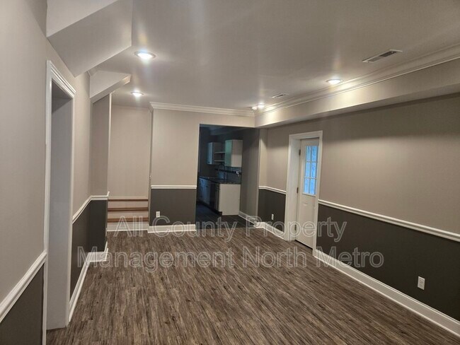 Building Photo - 545 Lakeview Dr
