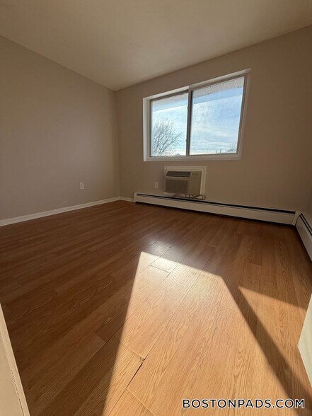 Building Photo - 148 Willard St