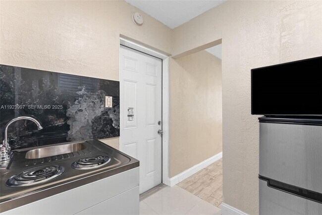 Building Photo - 2634 Sheridan St