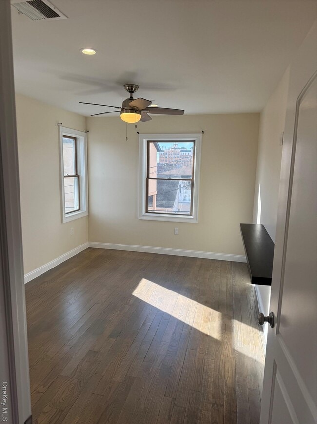 Building Photo - 90 E Hudson St