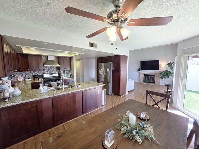 Building Photo - 341 Rolling Hills Ln