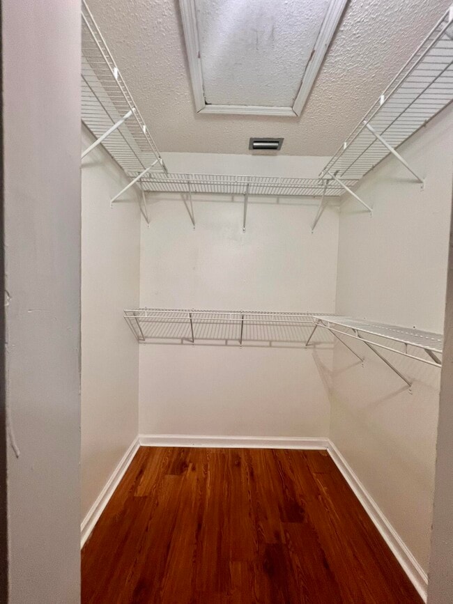 Building Photo - 5330 Elmhurst Rd