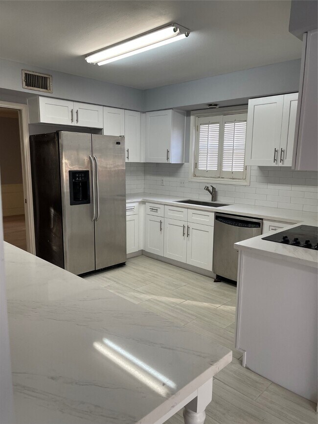 Building Photo - 7815 Small Leaf Cir
