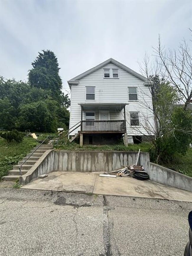 Building Photo - 5 bedroom/3 bath Home for rent in 15236