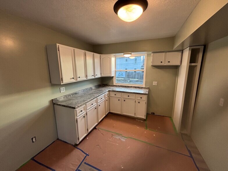 Building Photo - 412 Depot St