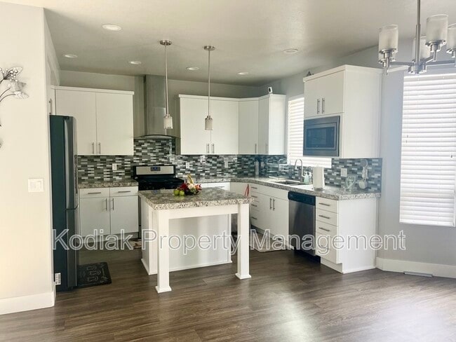 Building Photo - 3733 N Valley Vista Way