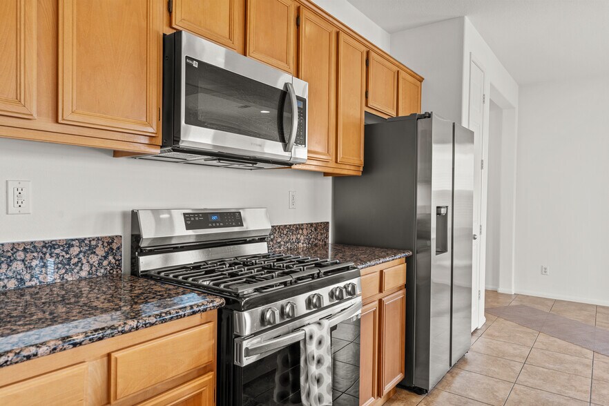 Building Photo - 62855 Kitetail Dr