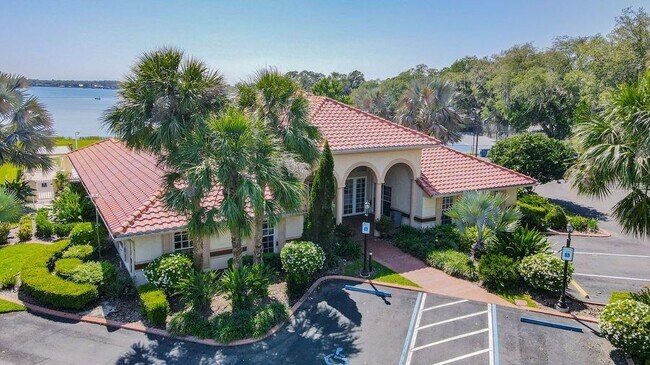 Building Photo - 2218 Garden Lake Dr