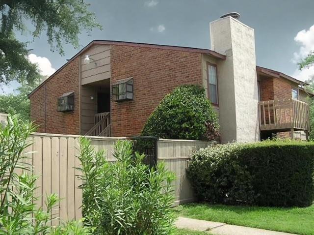 Building Photo - 9101 Country Creek St