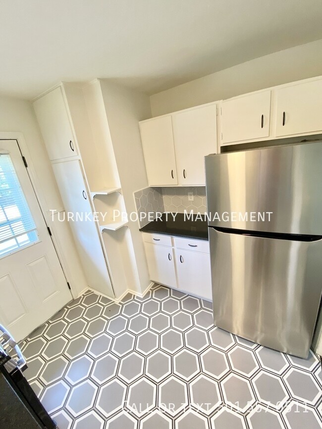 Building Photo - Great new Apartment in MacArthur Park