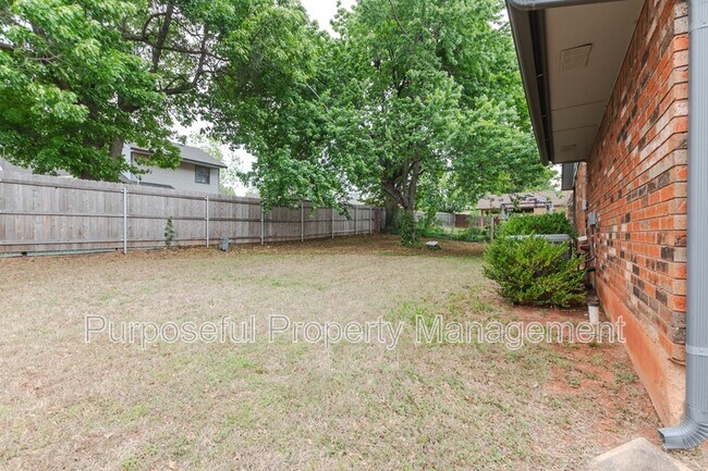 Building Photo - 1109 David Rd