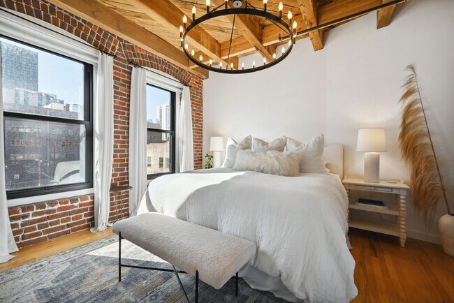 Building Photo - Luxurious Corner 2 BR/ 2 BA Franklin Loft ...