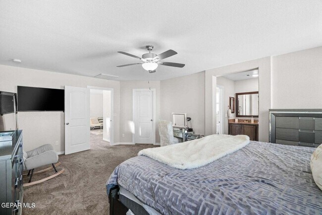 Building Photo - 14947 Pebble Hills Blvd