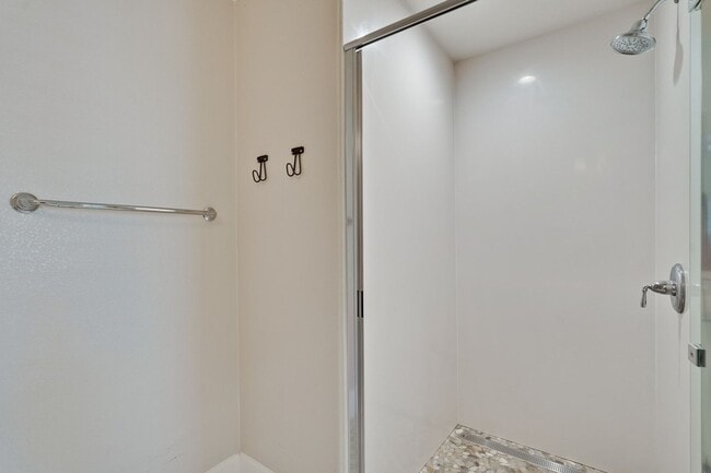 Building Photo - Modern Living in the Heart of Downtown Cam...