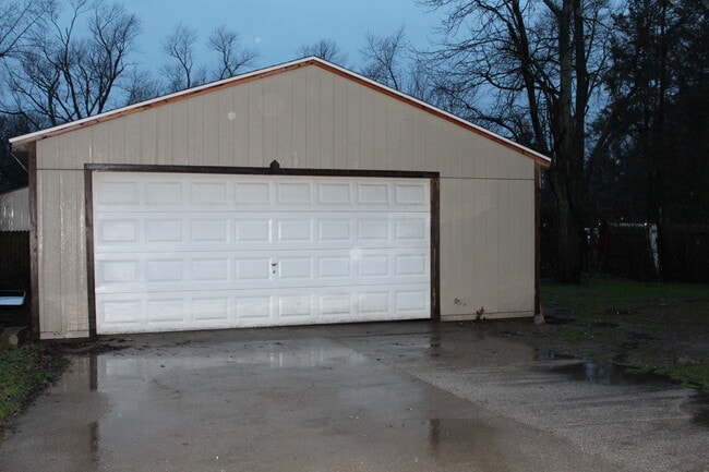 Building Photo - 1519 Baker Dr