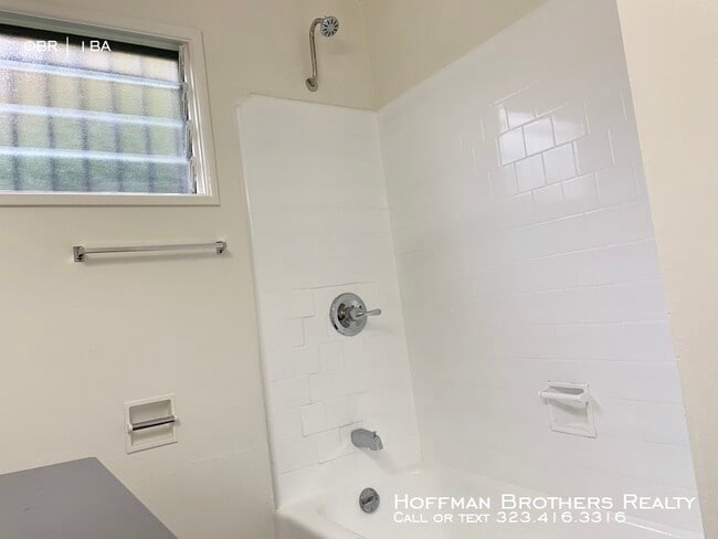Building Photo - 5642 South La Brea AveWindsor Hills, CA 90056
