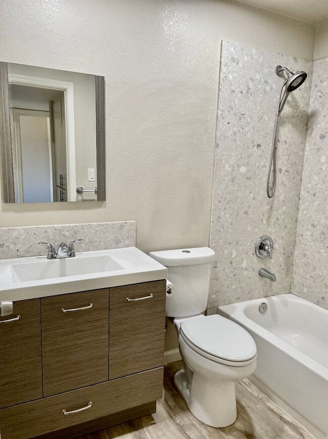 Building Photo - LINCOLNVIL9849