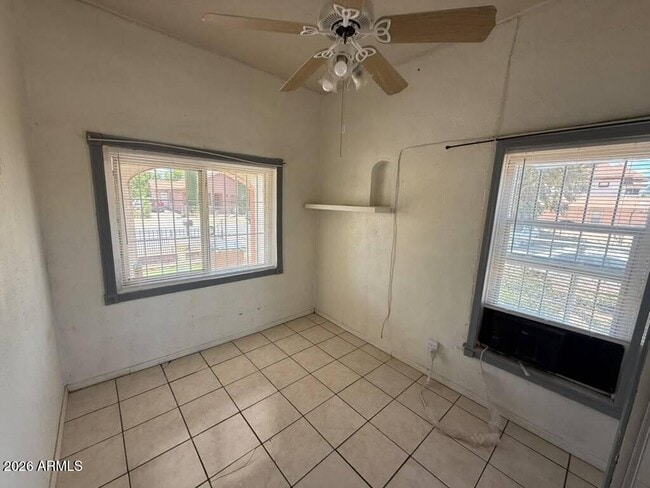Building Photo - 834 5th St