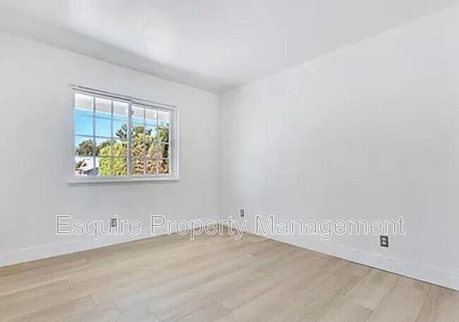 Building Photo - 906 Granby Ave