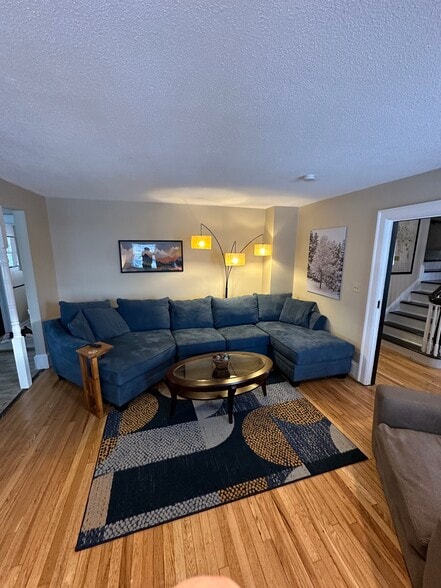 Building Photo - 201 Salt Springs Rd