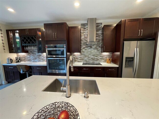 Building Photo - 107 Litchfield Ln