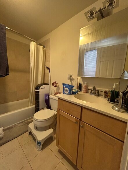 Building Photo - 22 Broadlawn Park