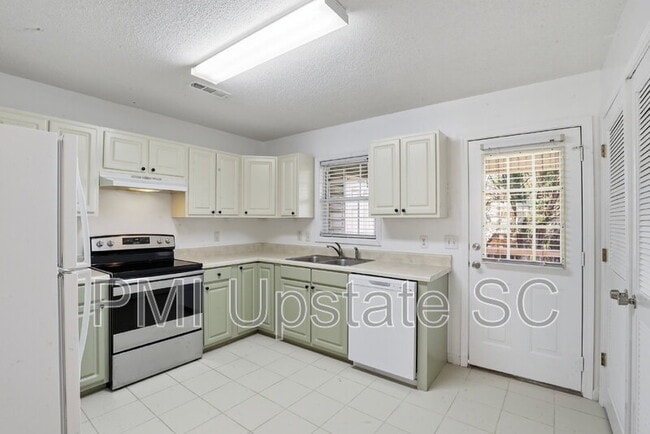 Building Photo - 110 Cypress Run