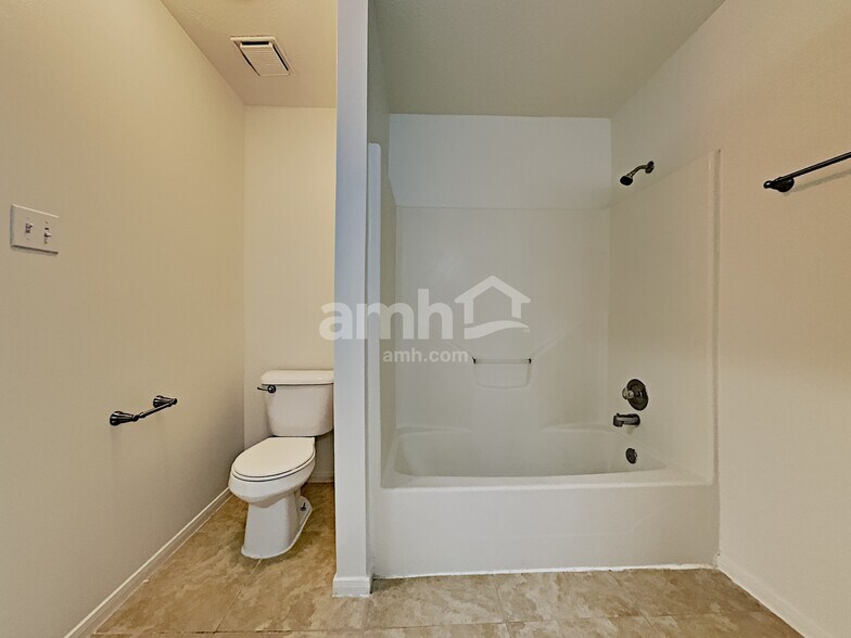 Building Photo - 2738 Springstone Dr