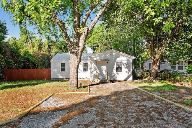 Building Photo - 5745 Holland St