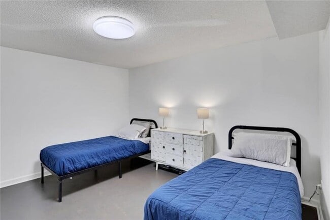 Building Photo - 6061 Blackberry Ln