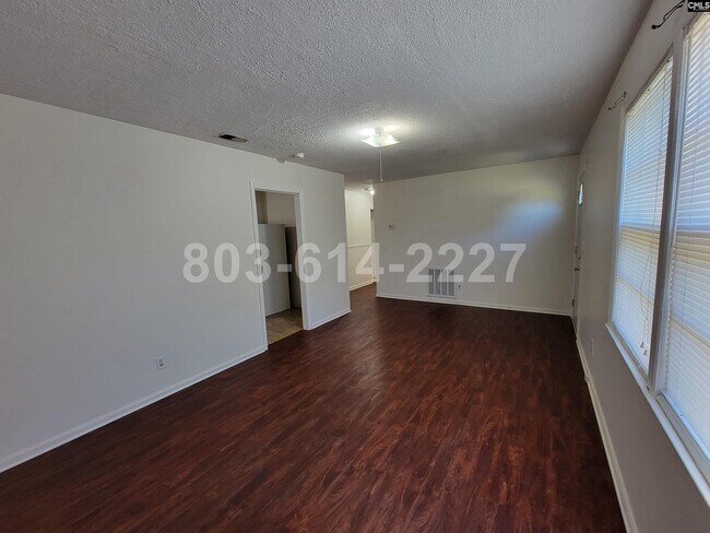 Building Photo - 129 Lisa Dr