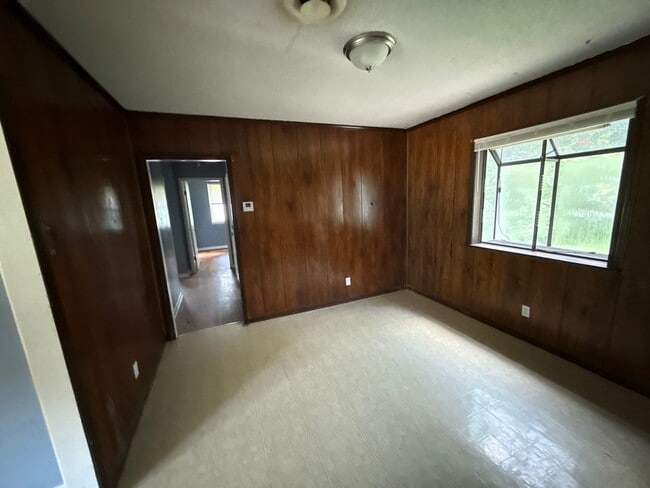 Building Photo - 1054 Deryll St