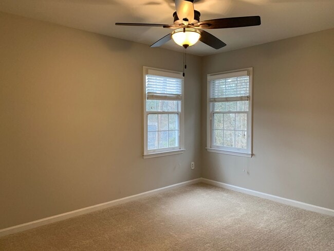 Building Photo - 5 Bed | 3.5 Bath House with Finished Basem...