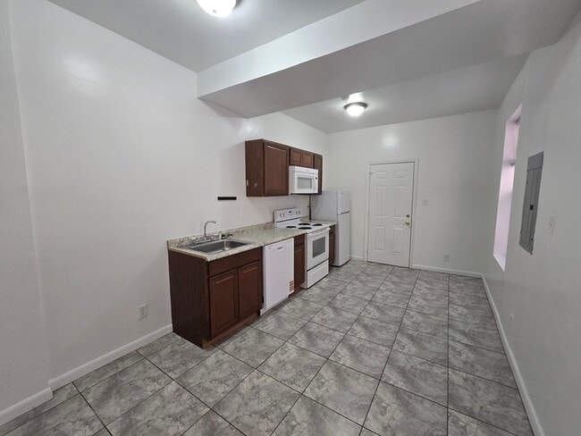 Building Photo - 503 W Grace St