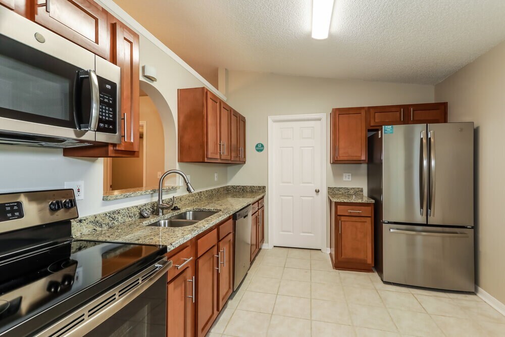 Building Photo - 2668 Lantana Lakes Dr W