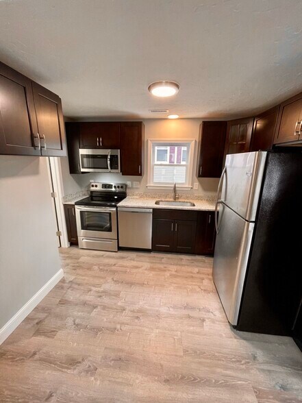 Building Photo - 58 Houghton St